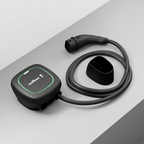 Sort Wallbox Pulsar Max-lader til elbiler med kabel og Type 2-stik, diagonal katalogvisning. Tilbehør, der vises til illustration, medfølger ikke.